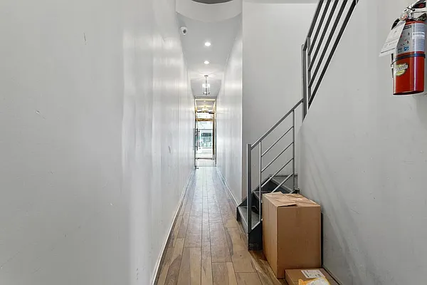 Rented by Safdie Realty Group | media 31