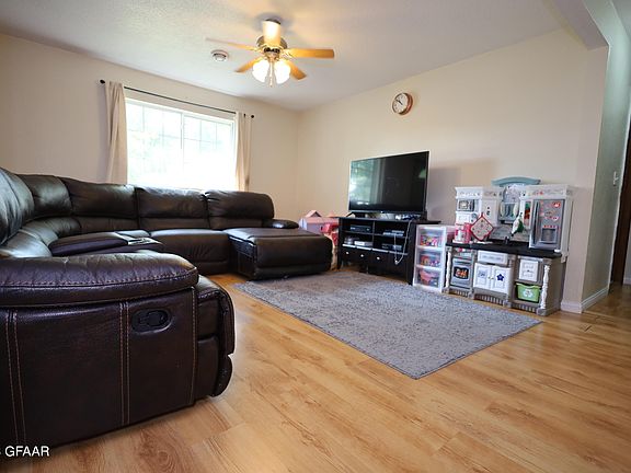 2nd image of 704 1st Ave NE