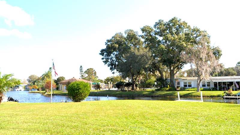 1st image of 737 Poinsettia St