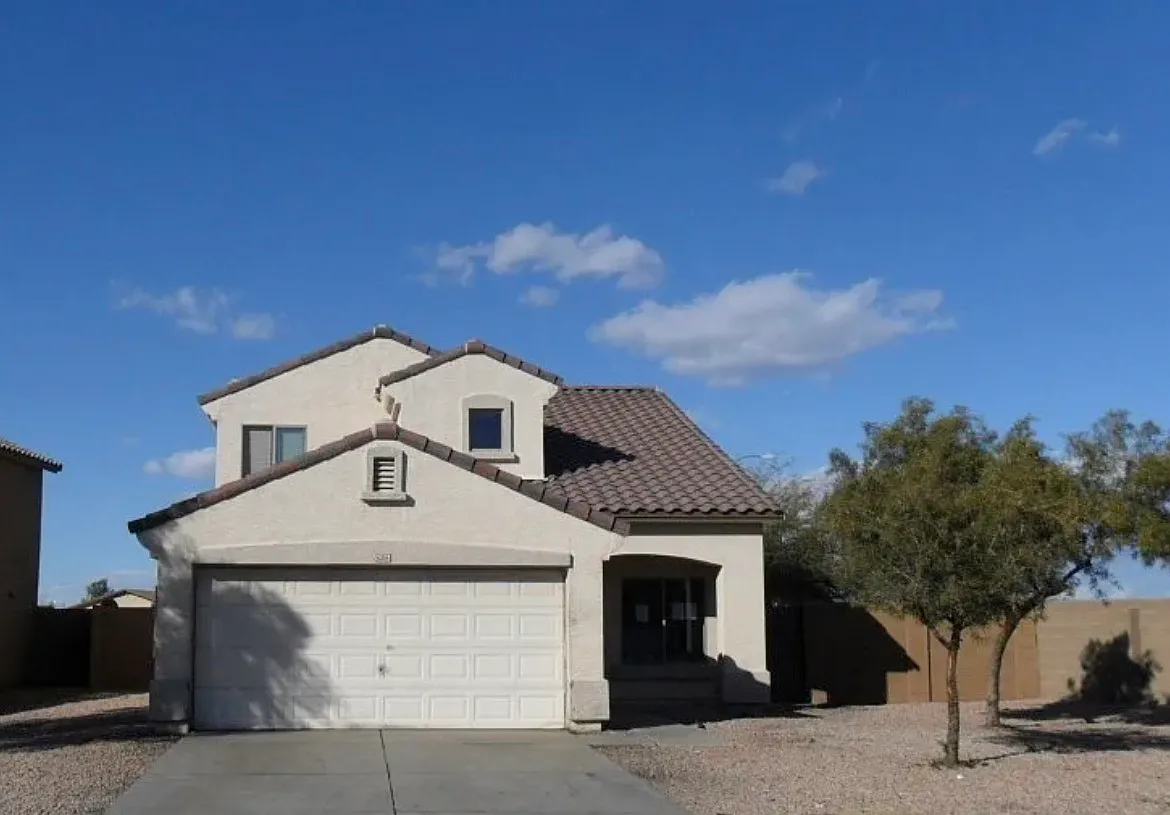 4 bed, 2.5 bath, 1447 sqft, $1,800 — Photo 1