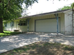 3733 SW Twilight Dr, Topeka, KS 66614