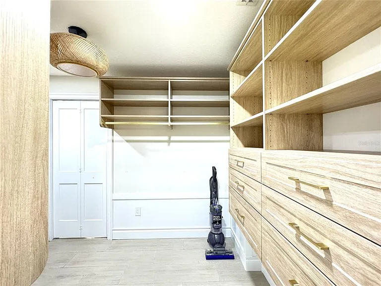 1004 SE 5th Ave — Photo 23