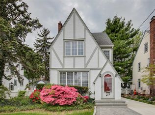 453 Lewis Pl, Mineola, NY 11501