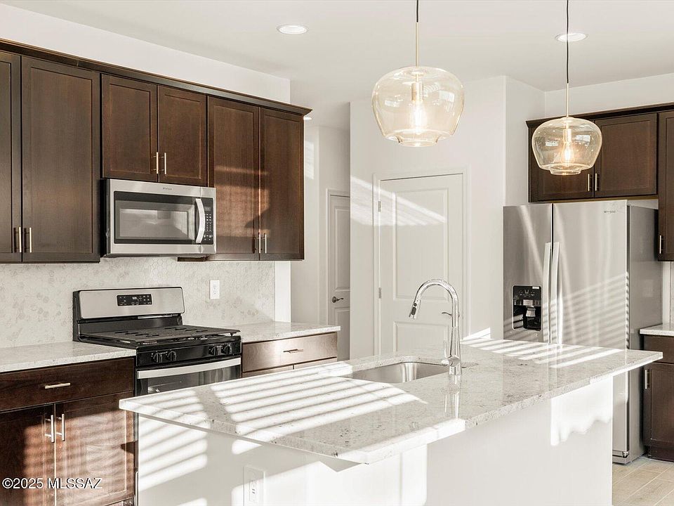 1st image of 873 W Calle Las Varitas