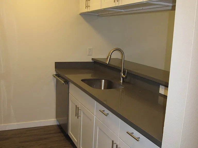Daniels Apartments — Photo 7