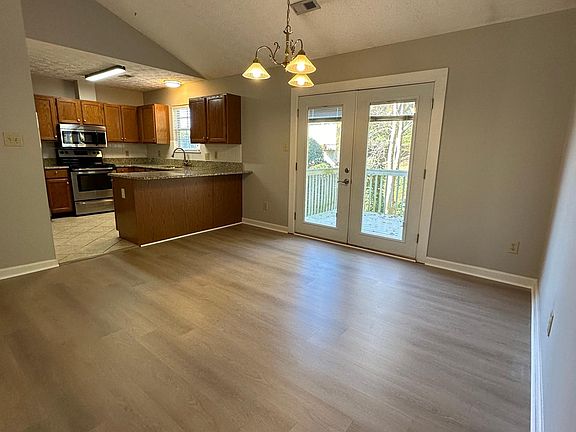 4th image of 726 Settlers Pond Way