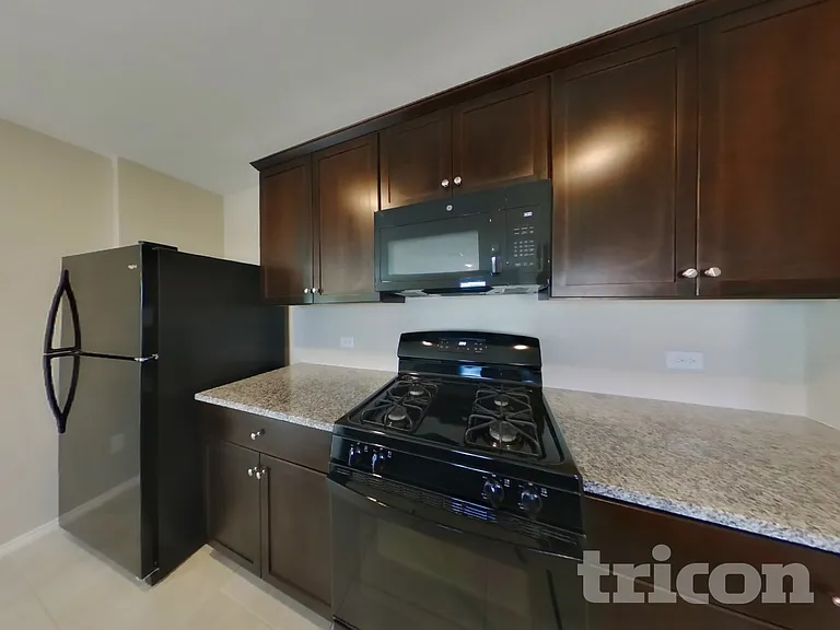 1740 Claireborne Ct — Photo 8