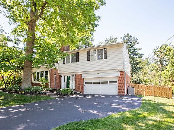 2nd image of 1485 Dearborn Dr