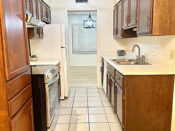 4th image of 2305 N Grand Ave #B