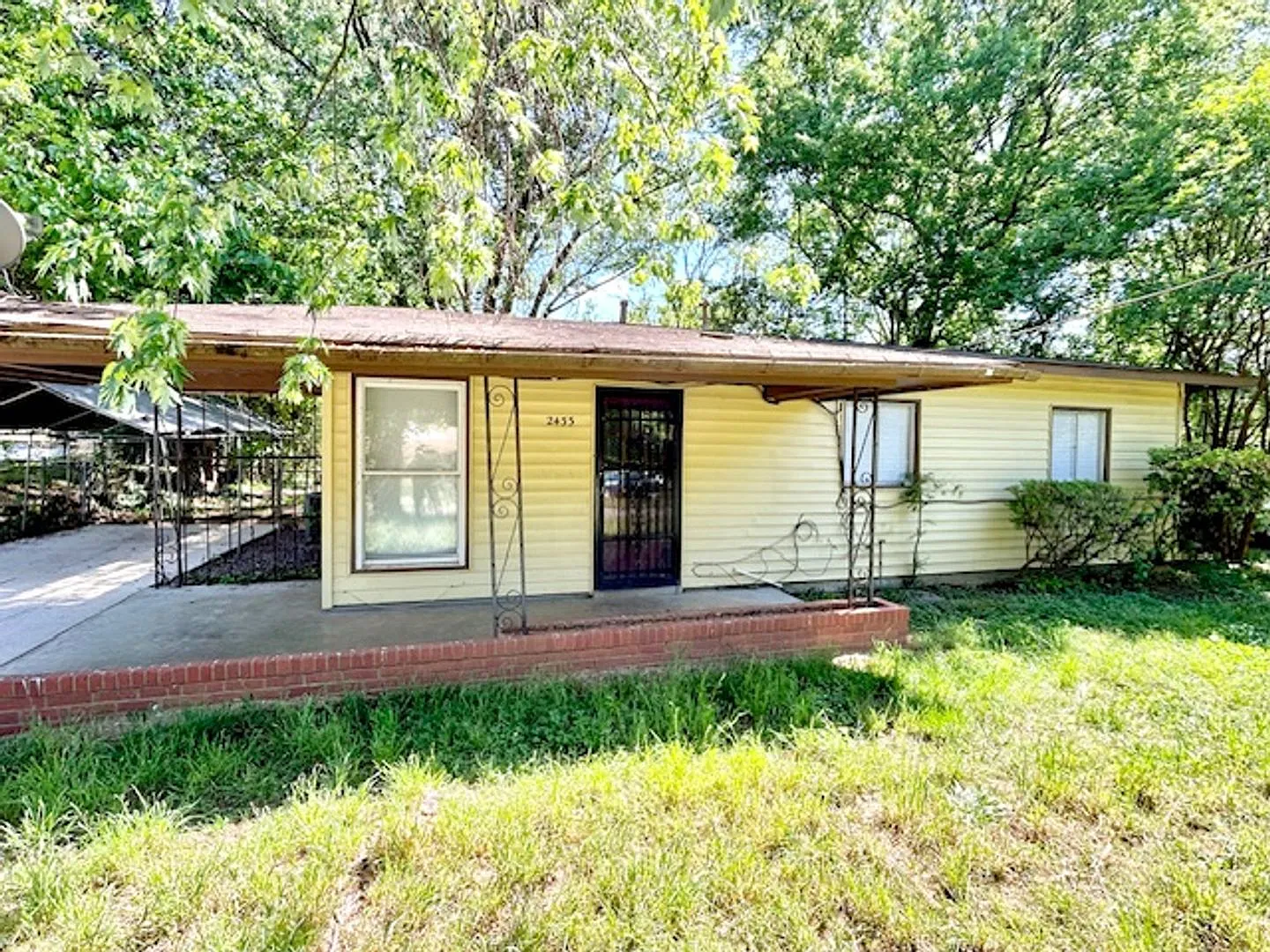 2433 Shepard Cozy & Updated 3 Bed / 1 Bath Home | — Photo 1