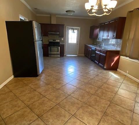 5th image of 13314 S Pear Ave