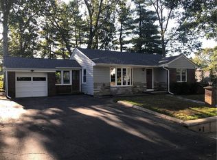 123 Glendale Dr, West Warwick, RI 02893