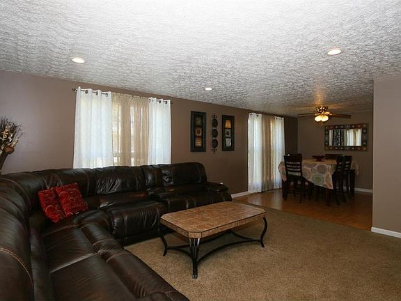 3rd image of 4228 Birnam Dr