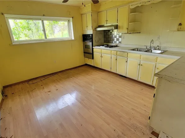 123 Sims Ln, Charleroi, PA 15022