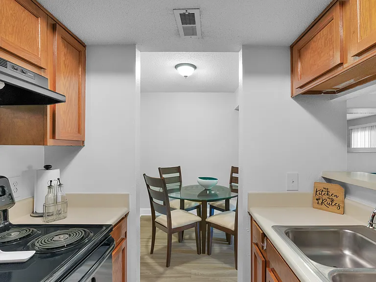 Devonwood Apartment Homes — Photo 20