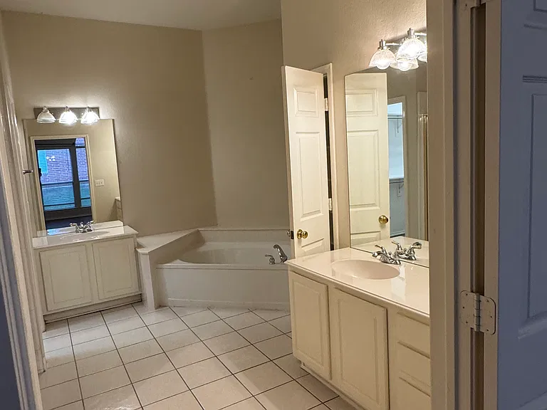 2801 Tallahassee Ct #SINGLE FLOOR — Photo 10