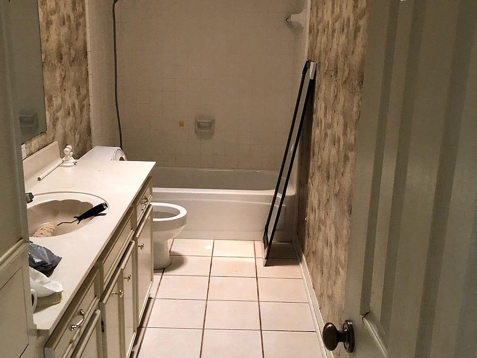 2nd image of 1109 Warren Dr