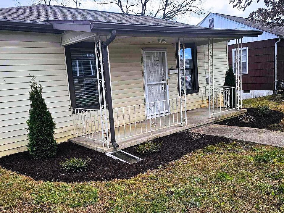1st image of 124 E Quincy Ave
