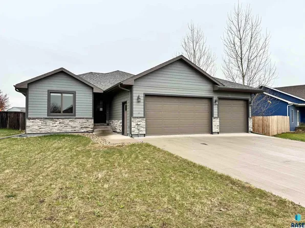 504 Cedar Dr, Harrisburg, SD 57032