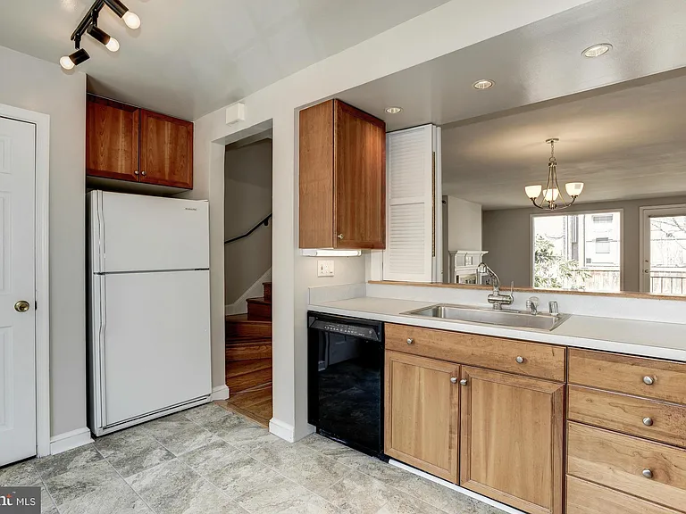 2531 Queen Annes Ln NW — Photo 12