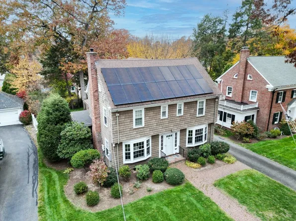 30 Chatham Rd, Longmeadow, MA 01106