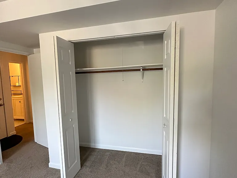 1 Parkside Ct #5 — Photo 4