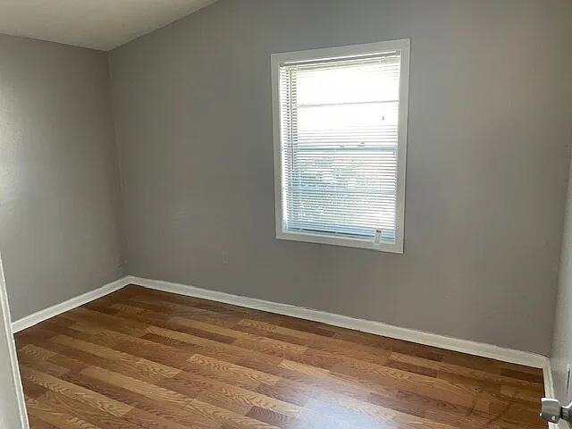 611 Benham Ave — Photo 5