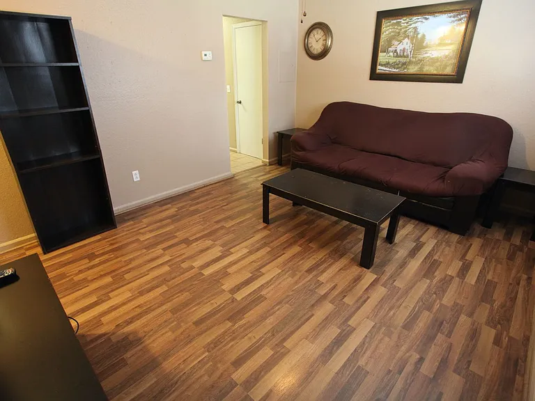 449 N Ross St — Photo 4