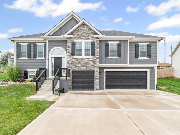 1020 Poplar Ln, Liberty, MO 64068