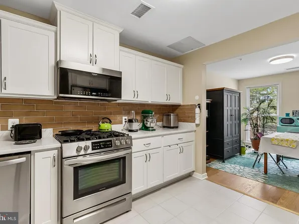 824 Quince Orchard Blvd APT 201, Gaithersburg, MD 20878