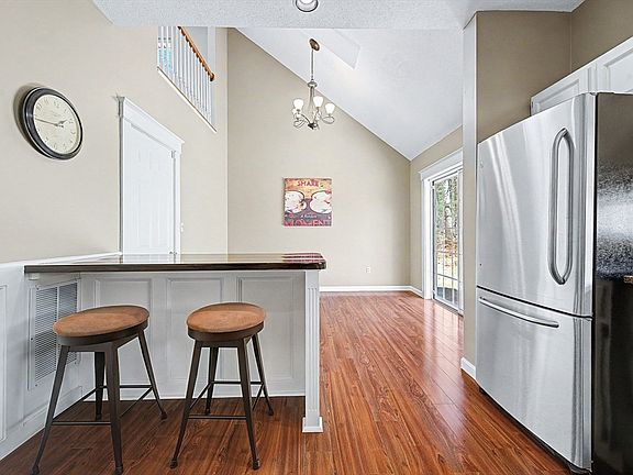 3rd image of 5 Tiffney Rd
