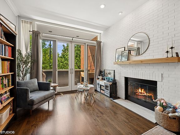 4th image of 3925 N Ashland Ave APT 2