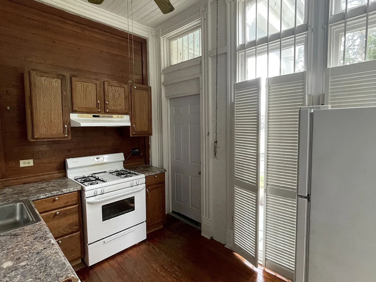 1034 S Carrollton Ave - A — Photo 3