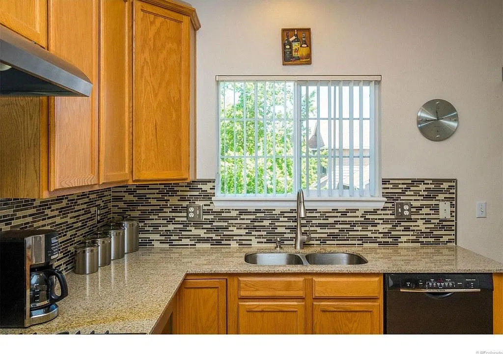 4 bed, 2.5 bath, 1789 sqft, $2,995 — Photo 3