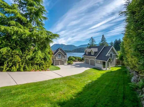 6560 Gale Ave N, Sechelt, BC V7Z 0L1