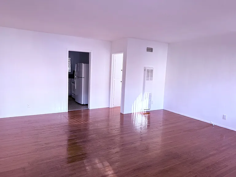 14906 Dickens St #10 — Photo 6