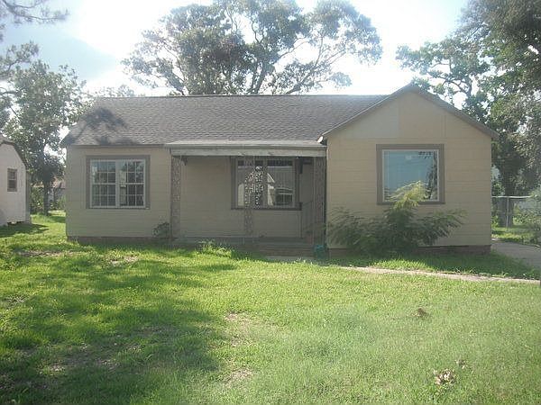 1st image of 4041 Lakeshore Dr