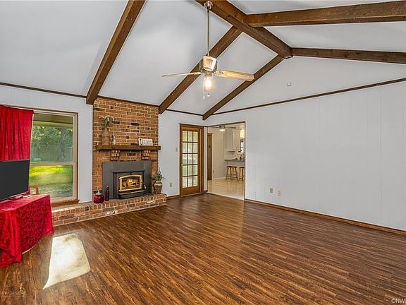 3rd image of 211 Sherwood Ln