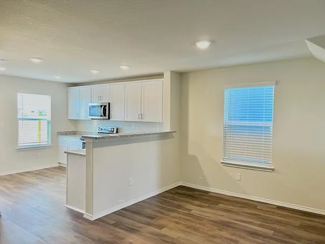 4 bed, 2029 sqft, $1,950 — Photo 3
