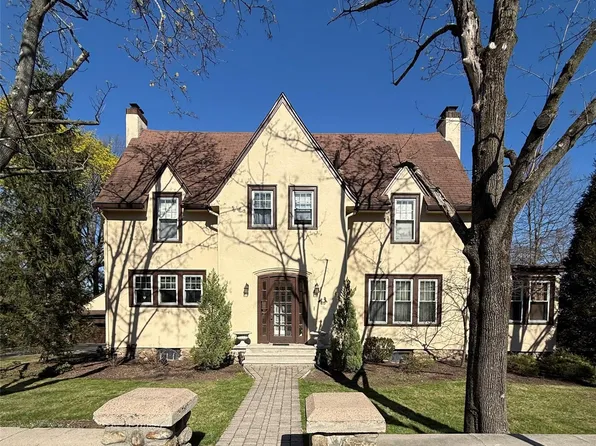 60 Old Middletown Road, Pearl River, NY 10965