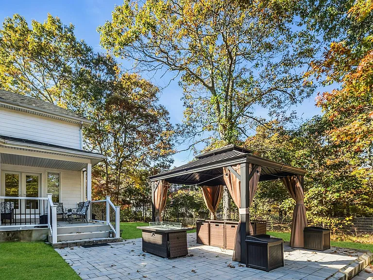 10 Bay Woods Dr — Photo 21