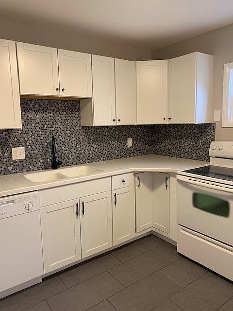 BRAND NEW KITCHEN -CORIAN COUNTERS -NEW MODERN TILE FLOOR-CUSTOM BACKSPLASH