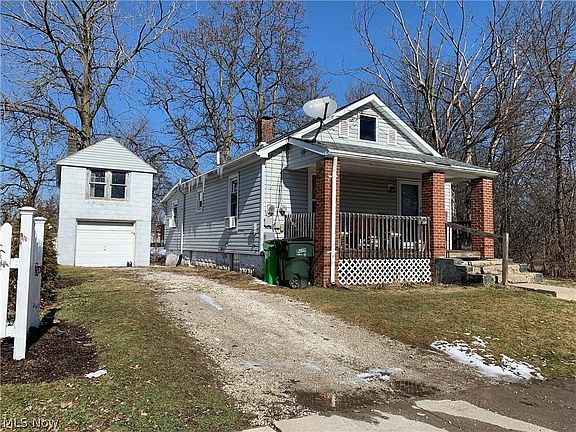 4th image of 2077 Eton St