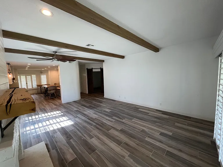 289 Vista Royale Cir W — Photo 34