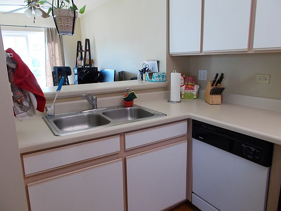 2nd image of 501 Holiday Ln #501