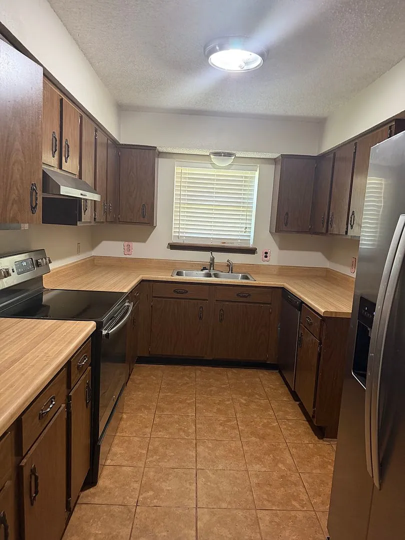 3 bedroom, 1 bathroom Home in Barling — Photo 2