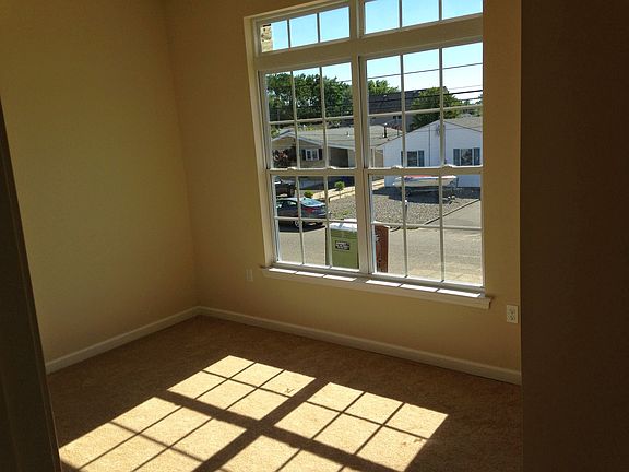 3rd image of 20 Sycamore Ln