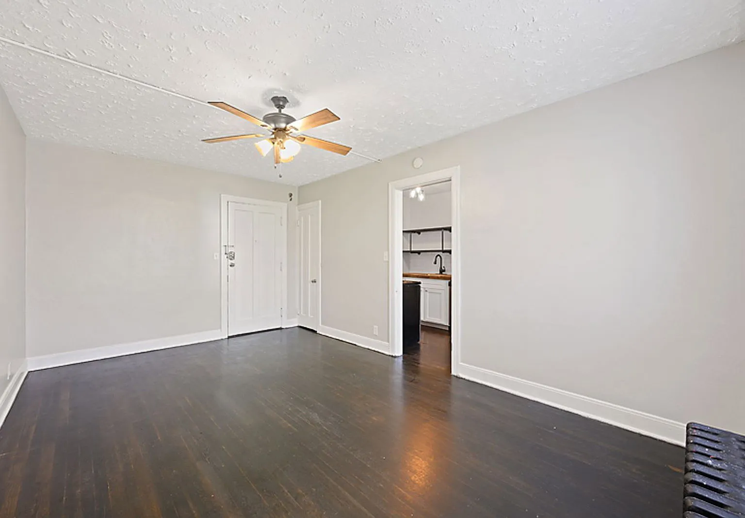 1 bed, 1.0 bath, $899 — Photo 4