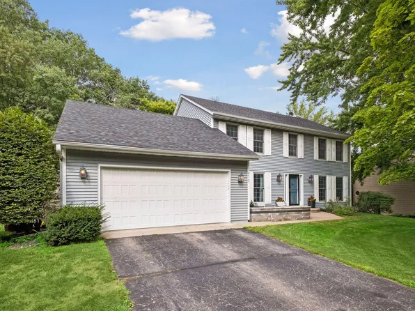 4747 Burr Oak St, Eagan, MN 55122