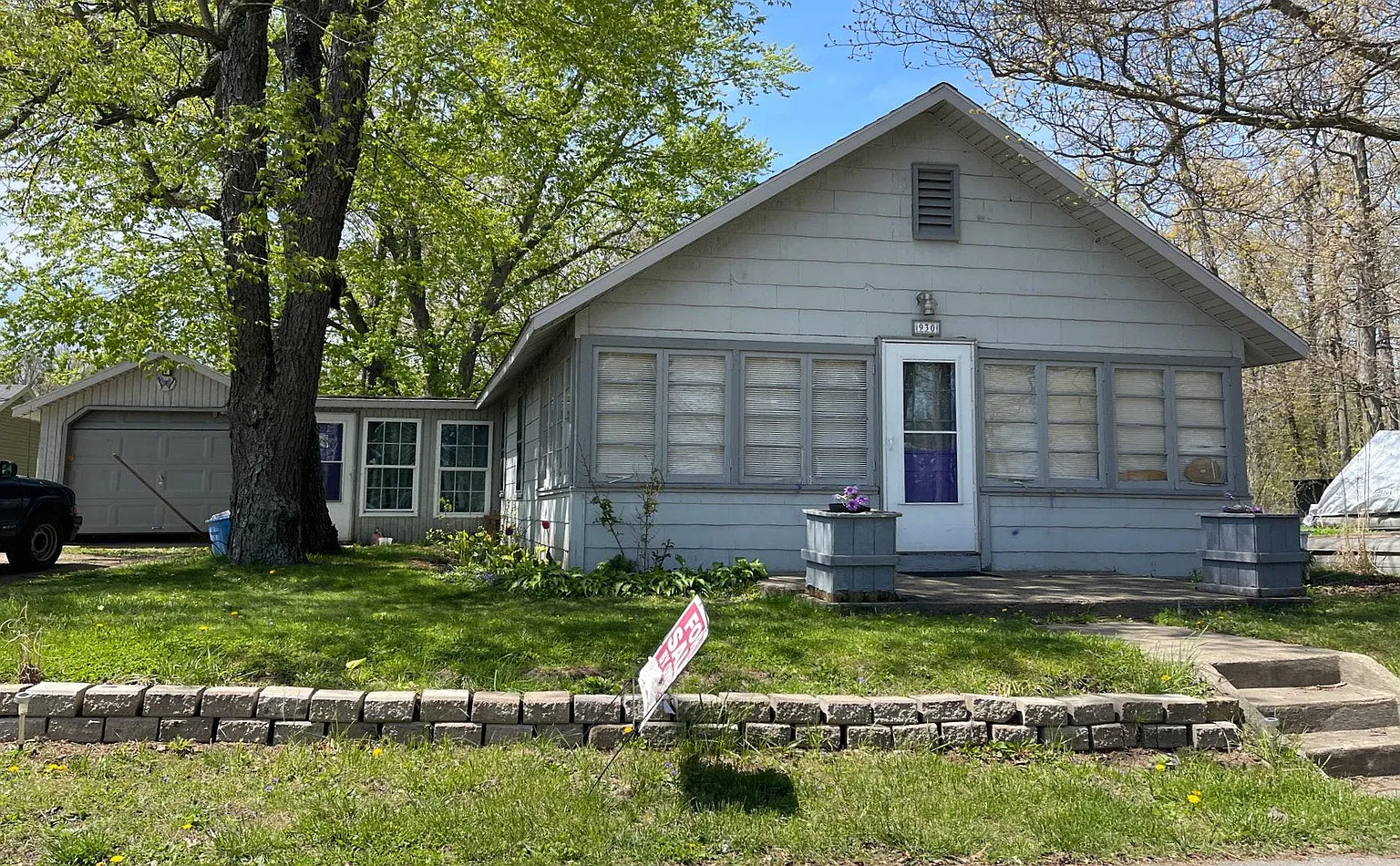 930 Lions Dr photo 1